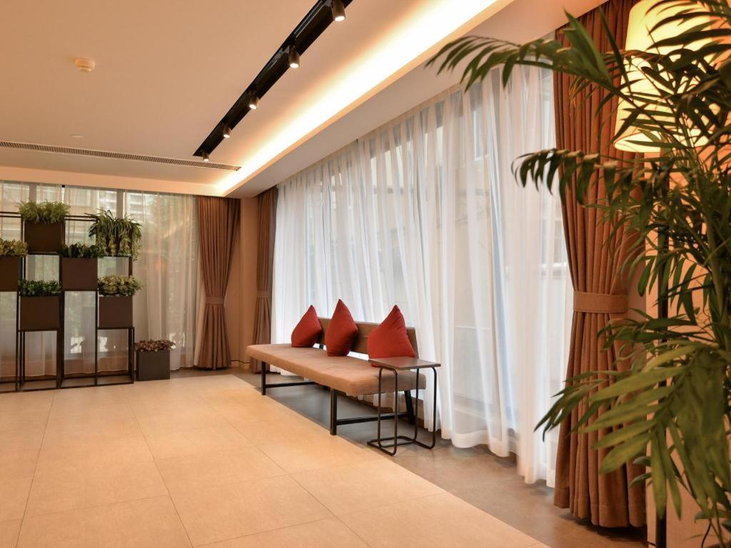 Home Inns Plus Shanghai Xujiahui Branch Экстерьер фото