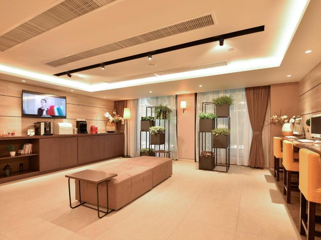 Home Inns Plus Shanghai Xujiahui Branch Экстерьер фото