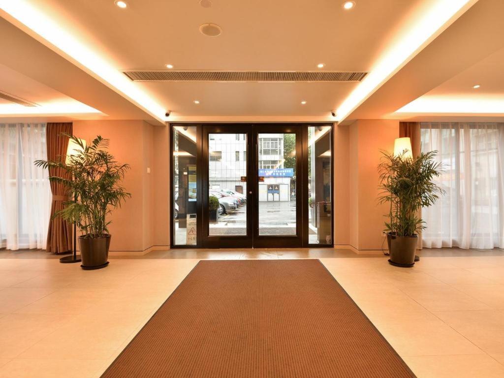 Home Inns Plus Shanghai Xujiahui Branch Экстерьер фото