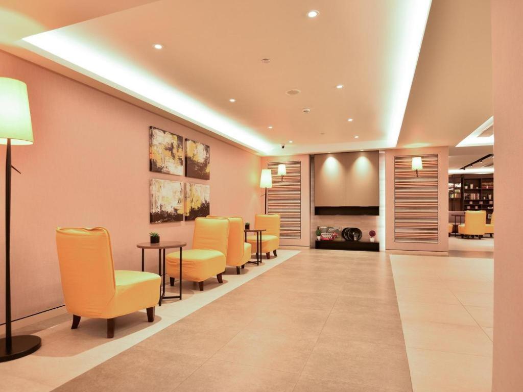 Home Inns Plus Shanghai Xujiahui Branch Экстерьер фото