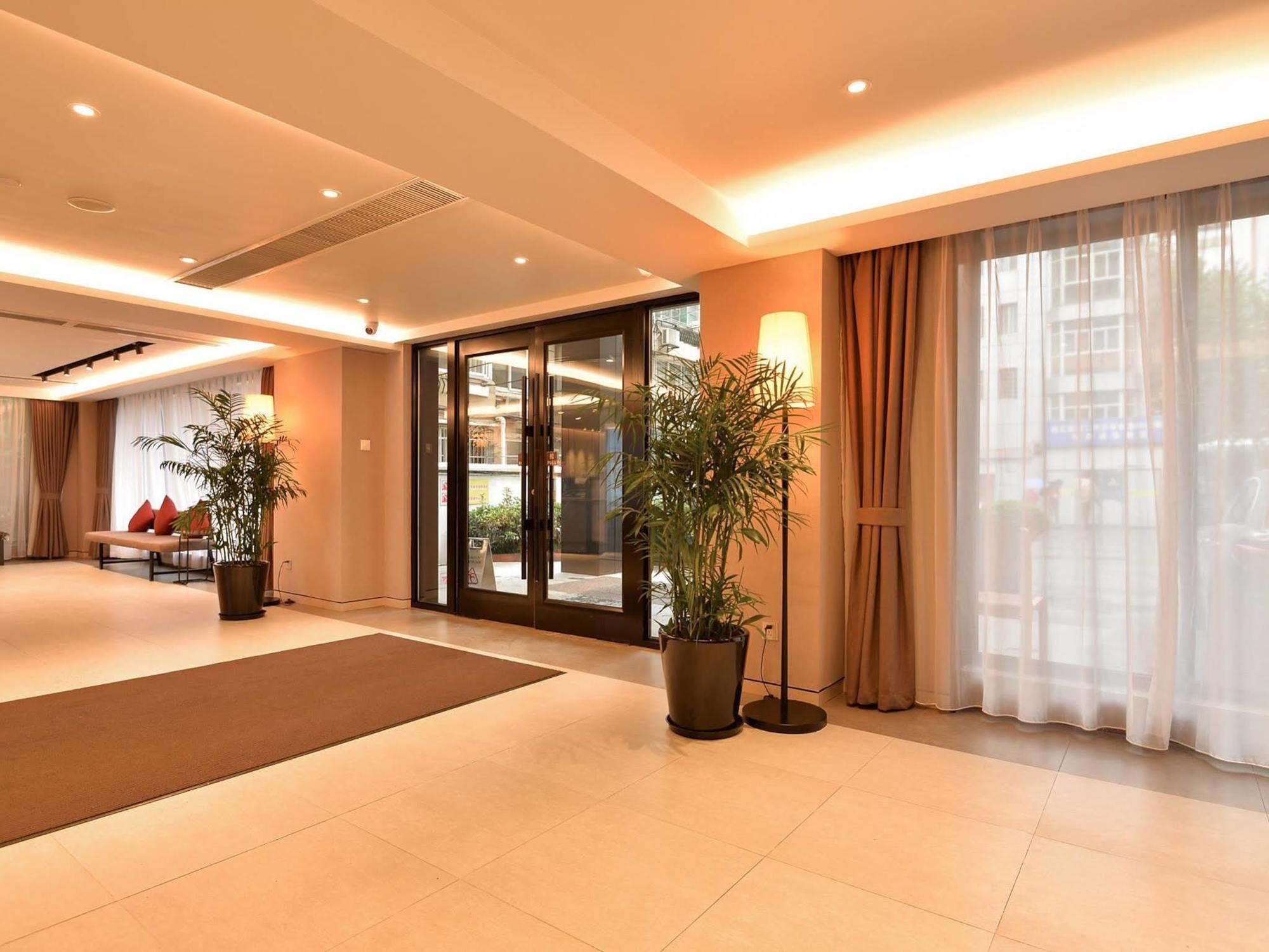 Home Inns Plus Shanghai Xujiahui Branch Экстерьер фото
