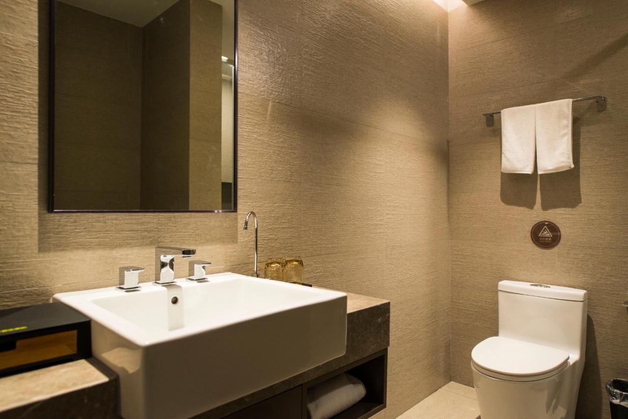Home Inns Plus Shanghai Xujiahui Branch Экстерьер фото