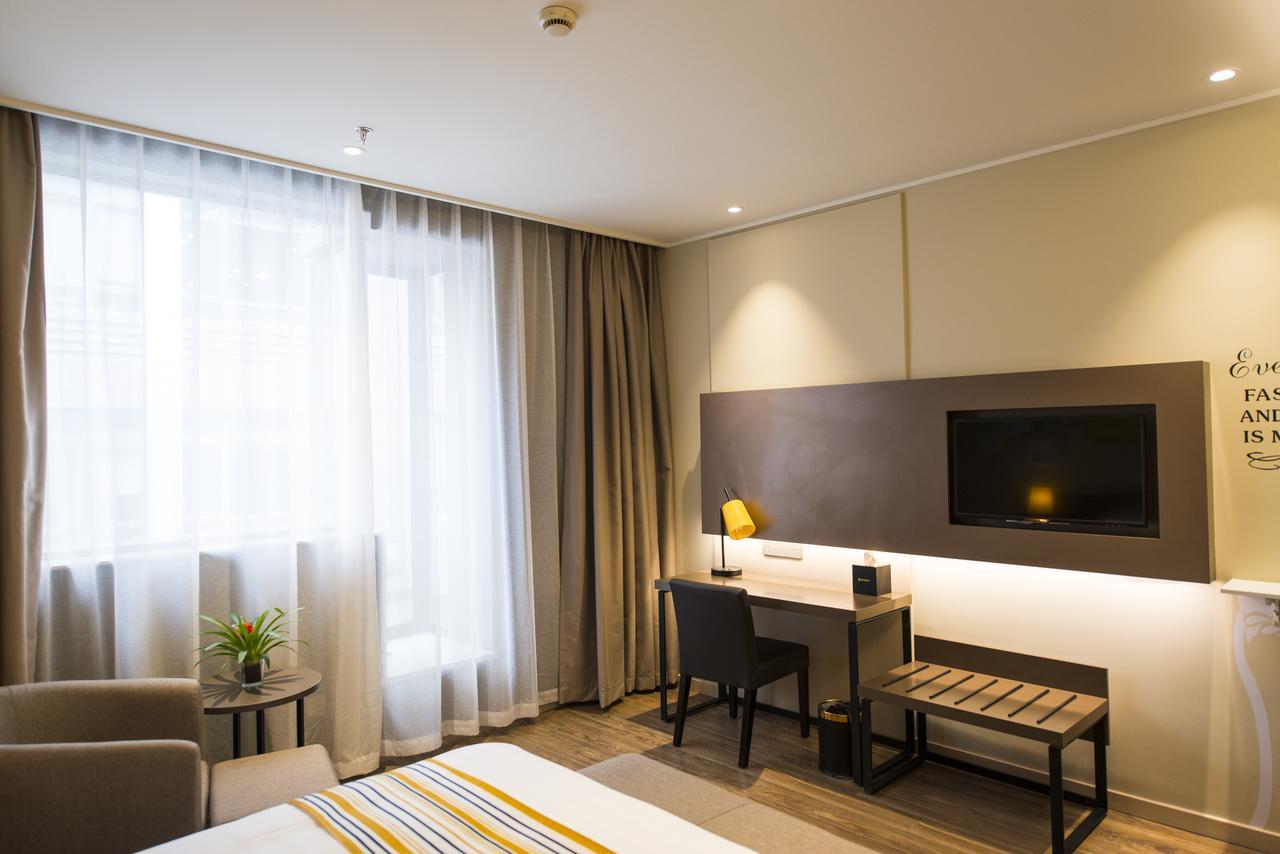 Home Inns Plus Shanghai Xujiahui Branch Экстерьер фото