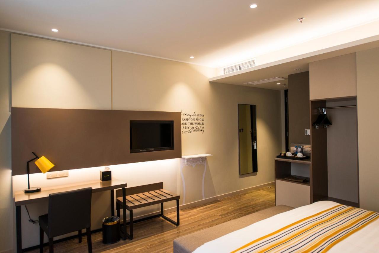 Home Inns Plus Shanghai Xujiahui Branch Экстерьер фото
