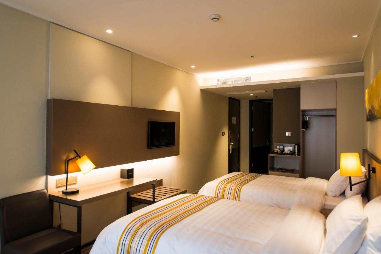 Home Inns Plus Shanghai Xujiahui Branch Экстерьер фото