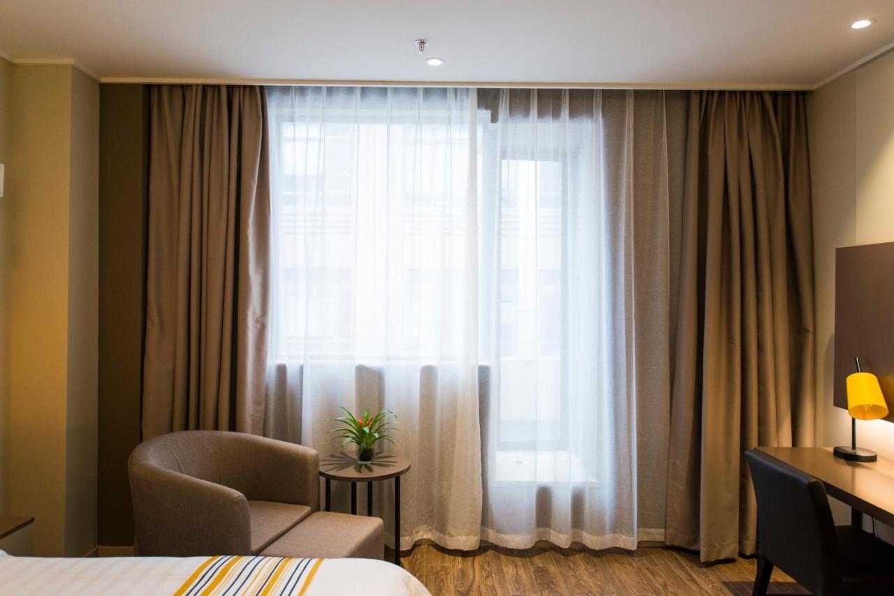 Home Inns Plus Shanghai Xujiahui Branch Экстерьер фото