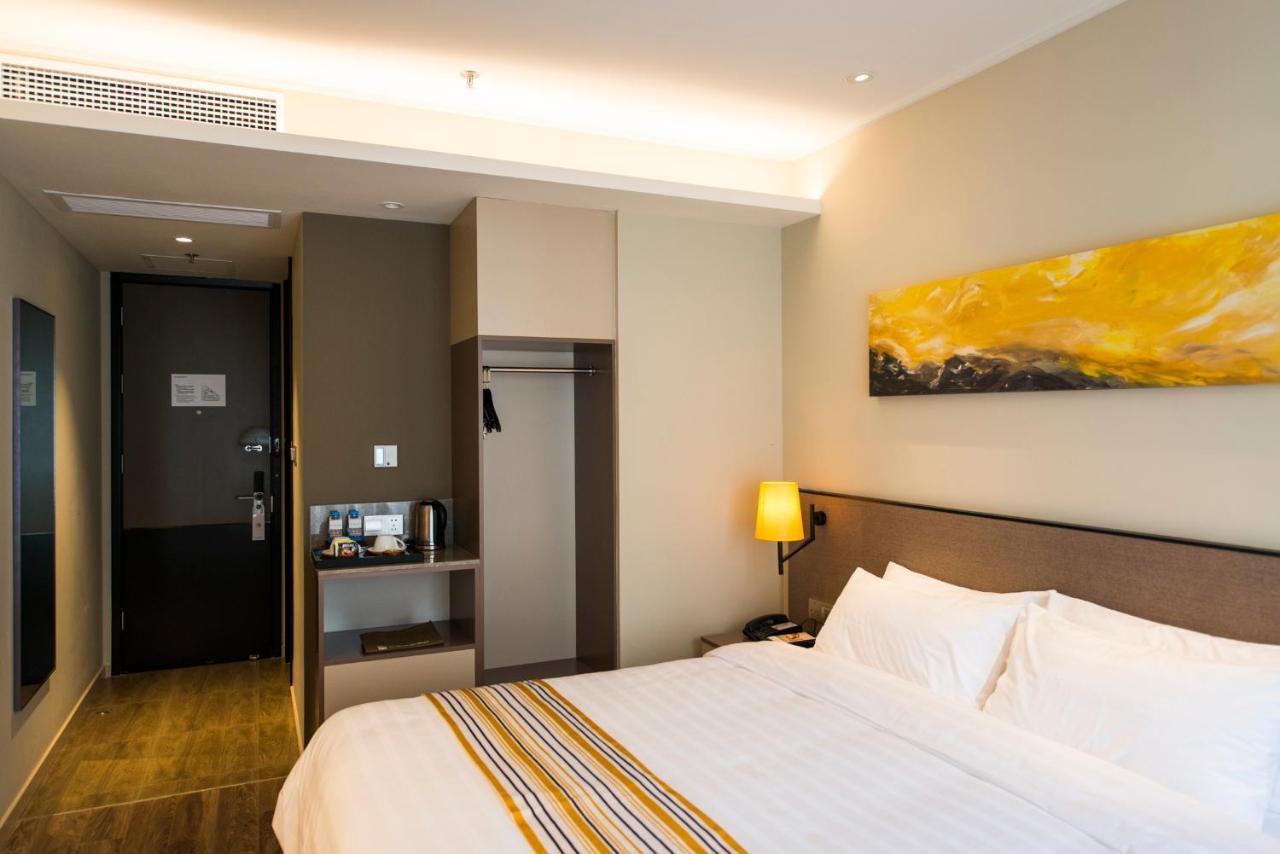 Home Inns Plus Shanghai Xujiahui Branch Экстерьер фото